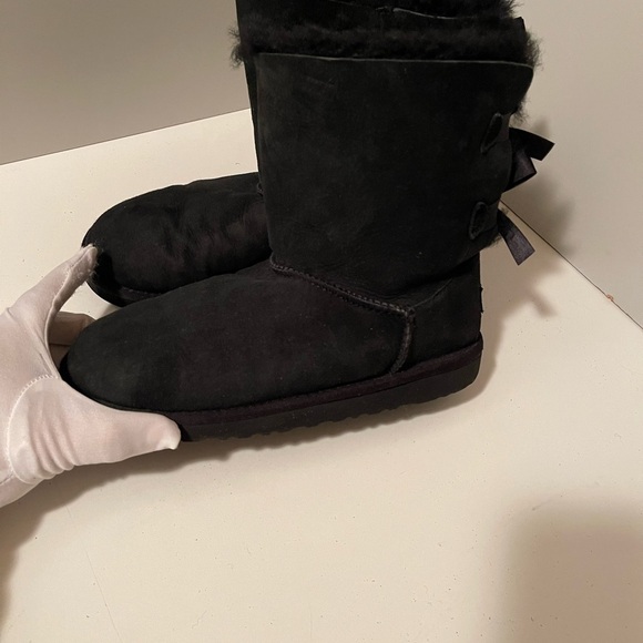 Uggs beautiful booties with bows in the back - Picture 5 of 10